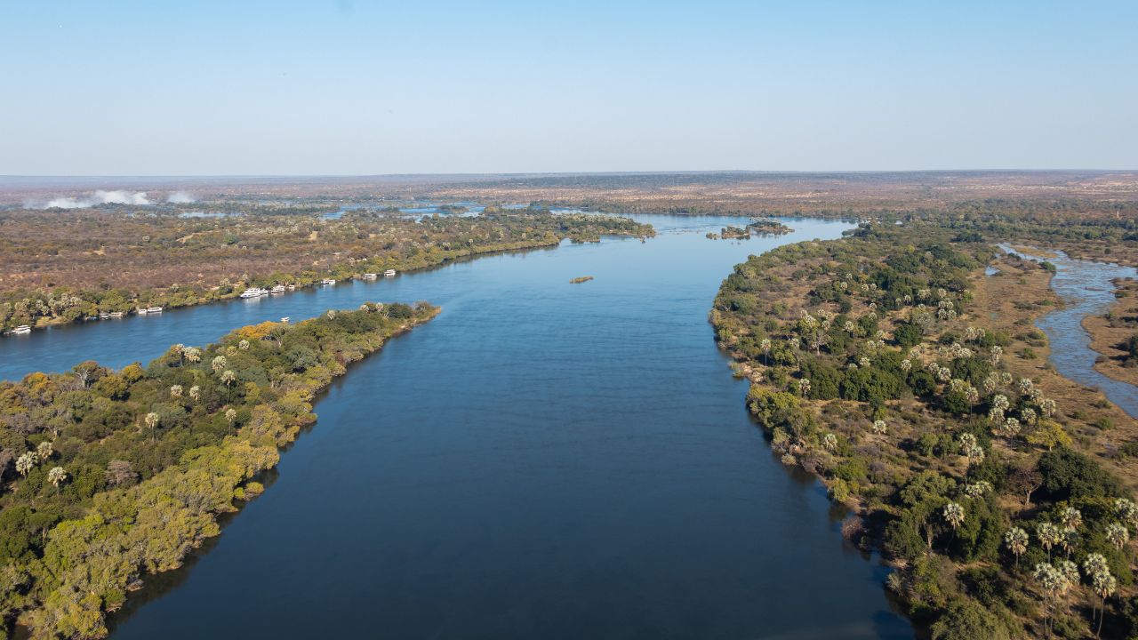 Исток реки Замбези в Африке